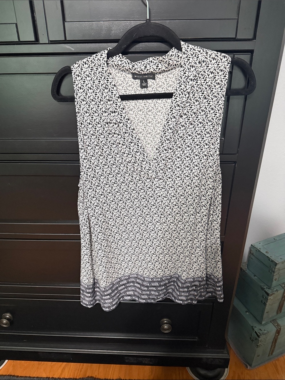 Willi Smith Black & White Sleeveless V-Neck Printed Tank